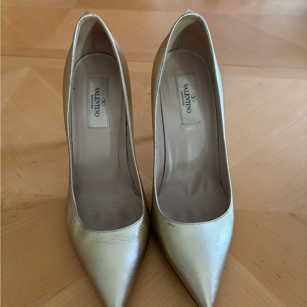 Valentino Gold Heels Elegant Pointed-Toe Pumps